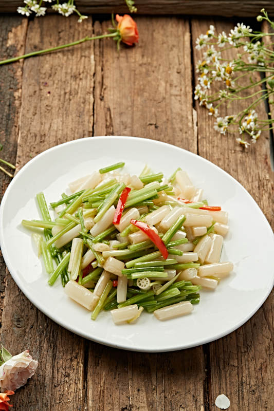 芹菜炒藕条图片