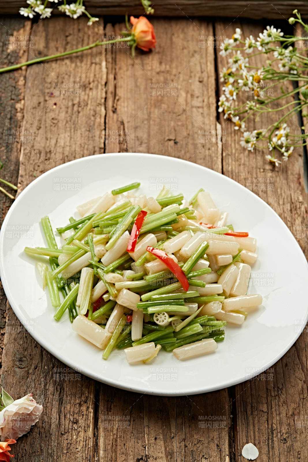 芹菜炒藕条图片
