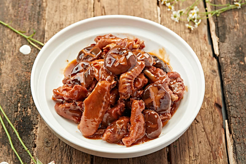 香菇炖鸡块 图片