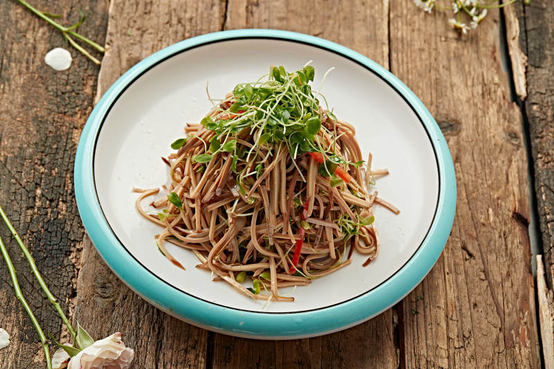 椿苗拌熏豆腐干丝图片