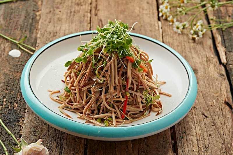 椿苗拌熏豆腐干丝图片