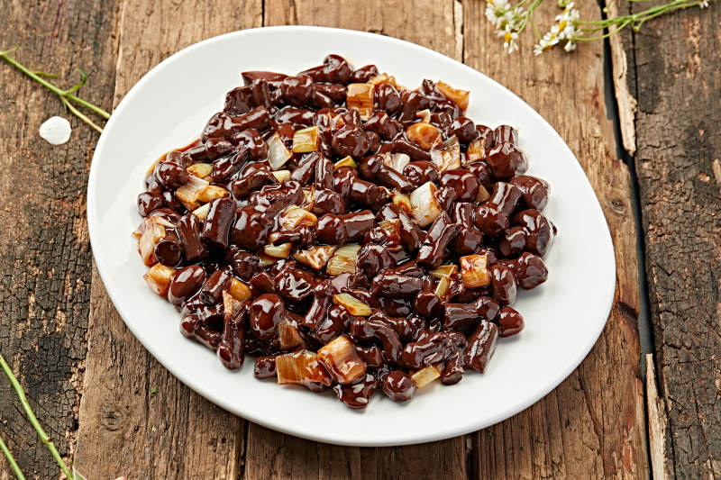 葱烧肉山菇图片