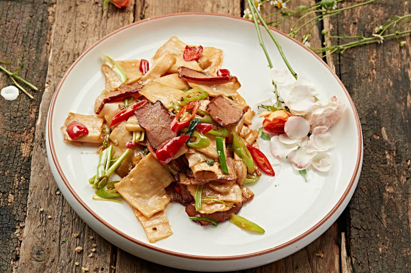 香辣牛肉炒面片图片