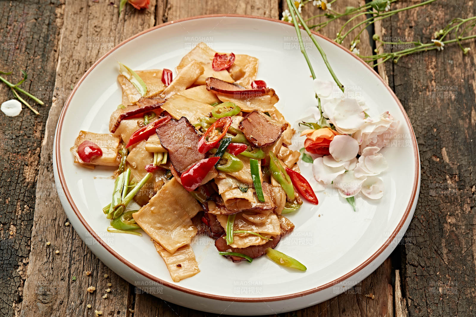 香辣牛肉炒面片图片