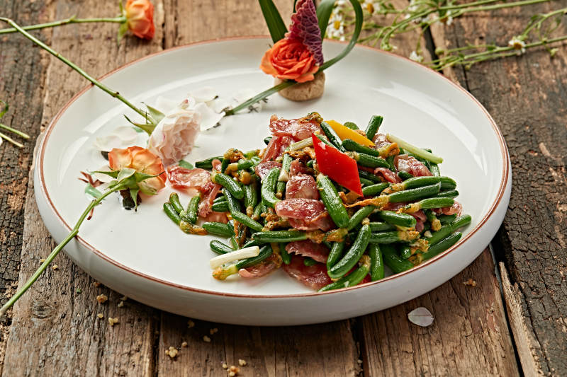 绿豆角配培根图片
