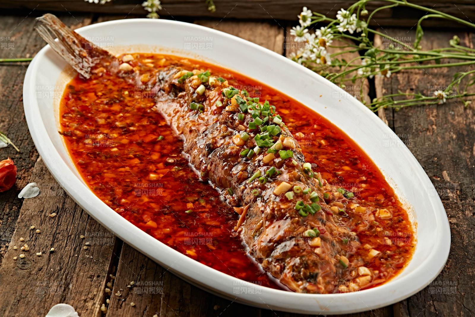 红烧鱼配香菜图片