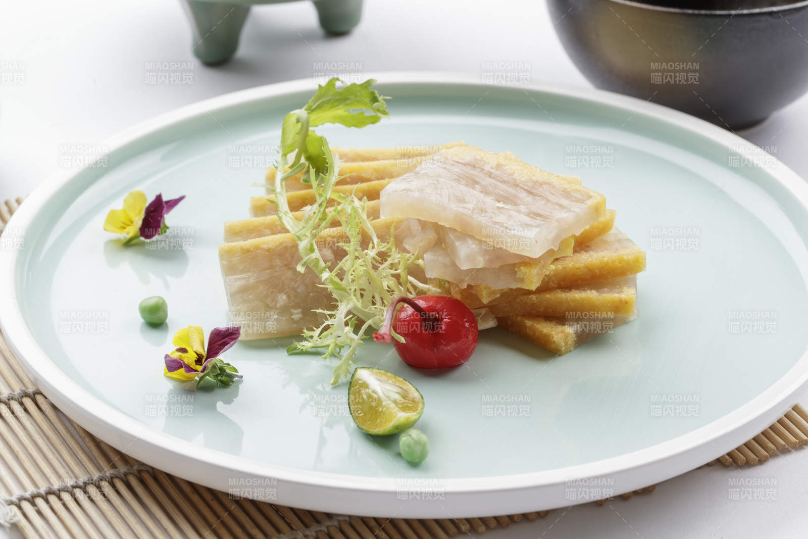 精致鱼排配薯条图片