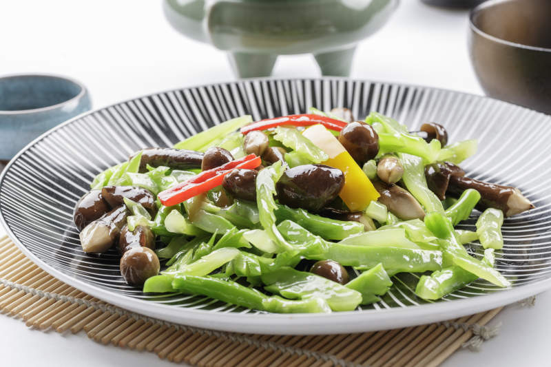 清爽蔬菜炒菌菇图片
