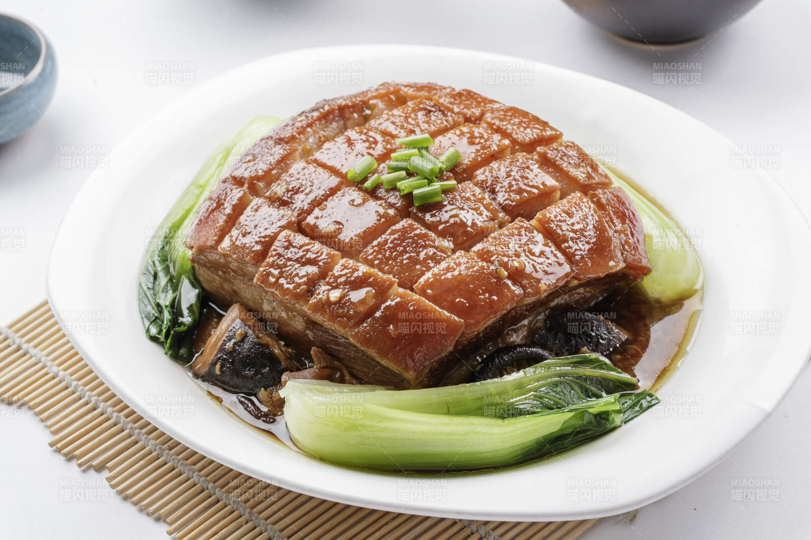 红烧肉配青菜图片