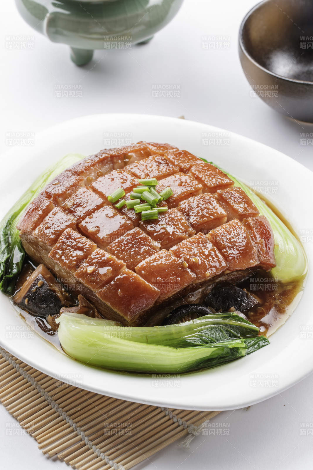 红烧肉配青菜图片