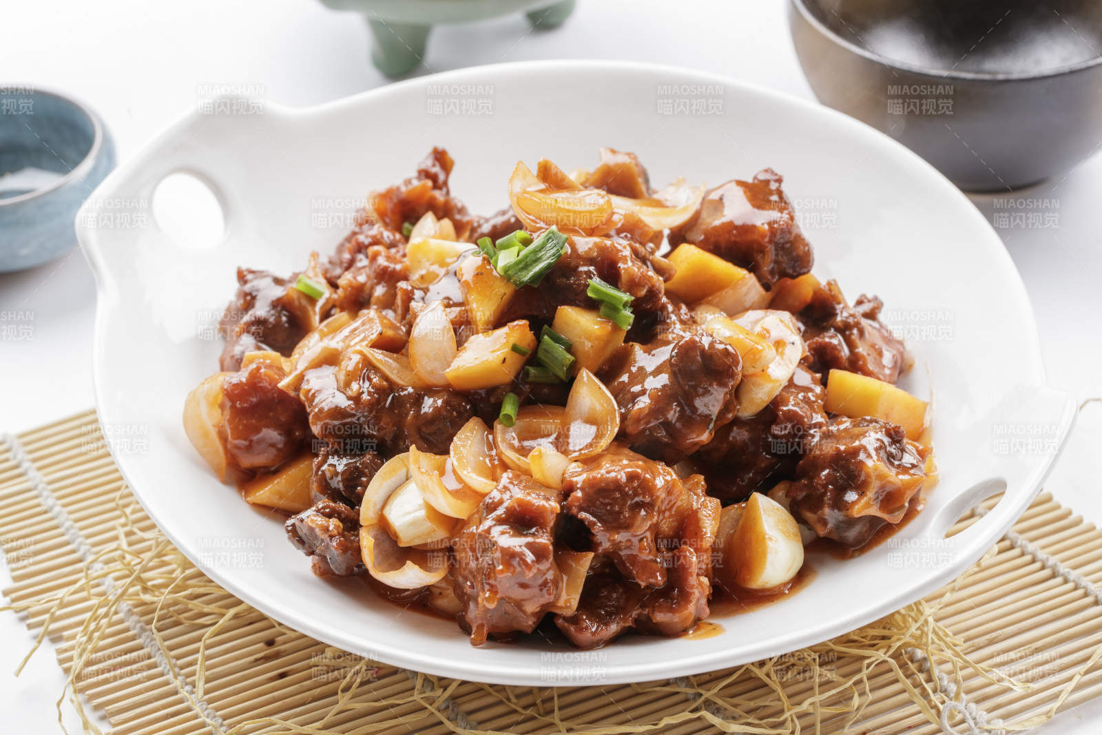 红烧排骨配杏鲍菇图片