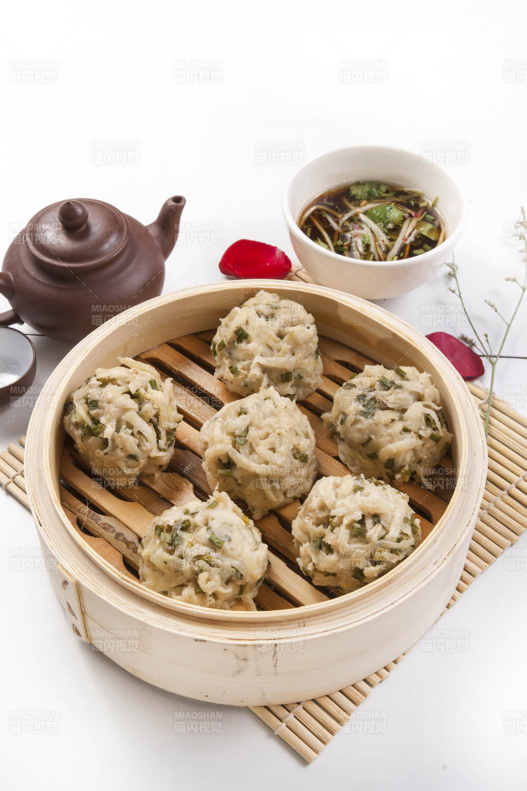 蒸笼里的美味小笼包图片