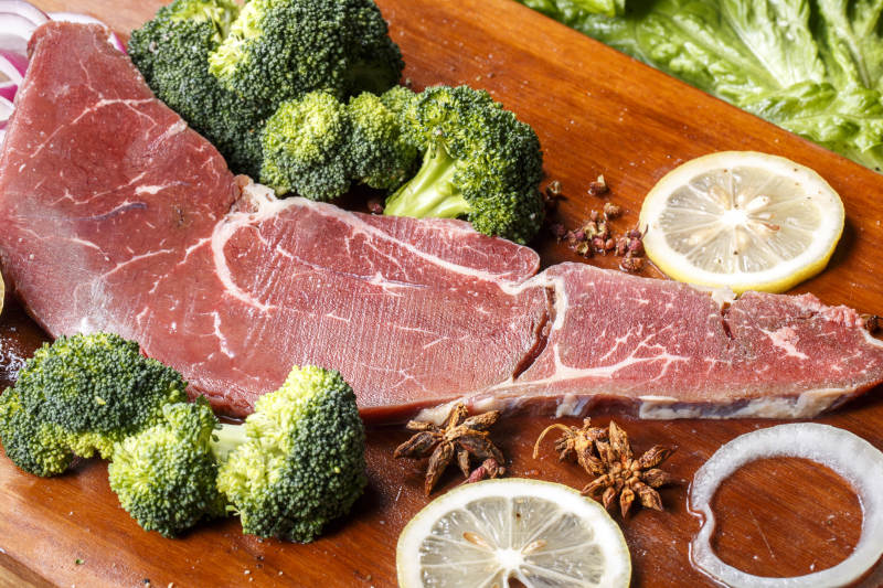 鲜肉配菜准备中图片