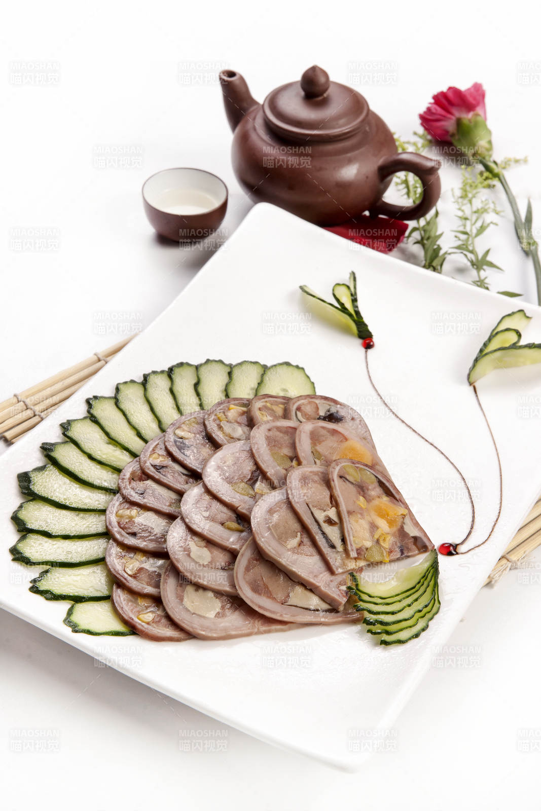 精致孔雀拼盘图片