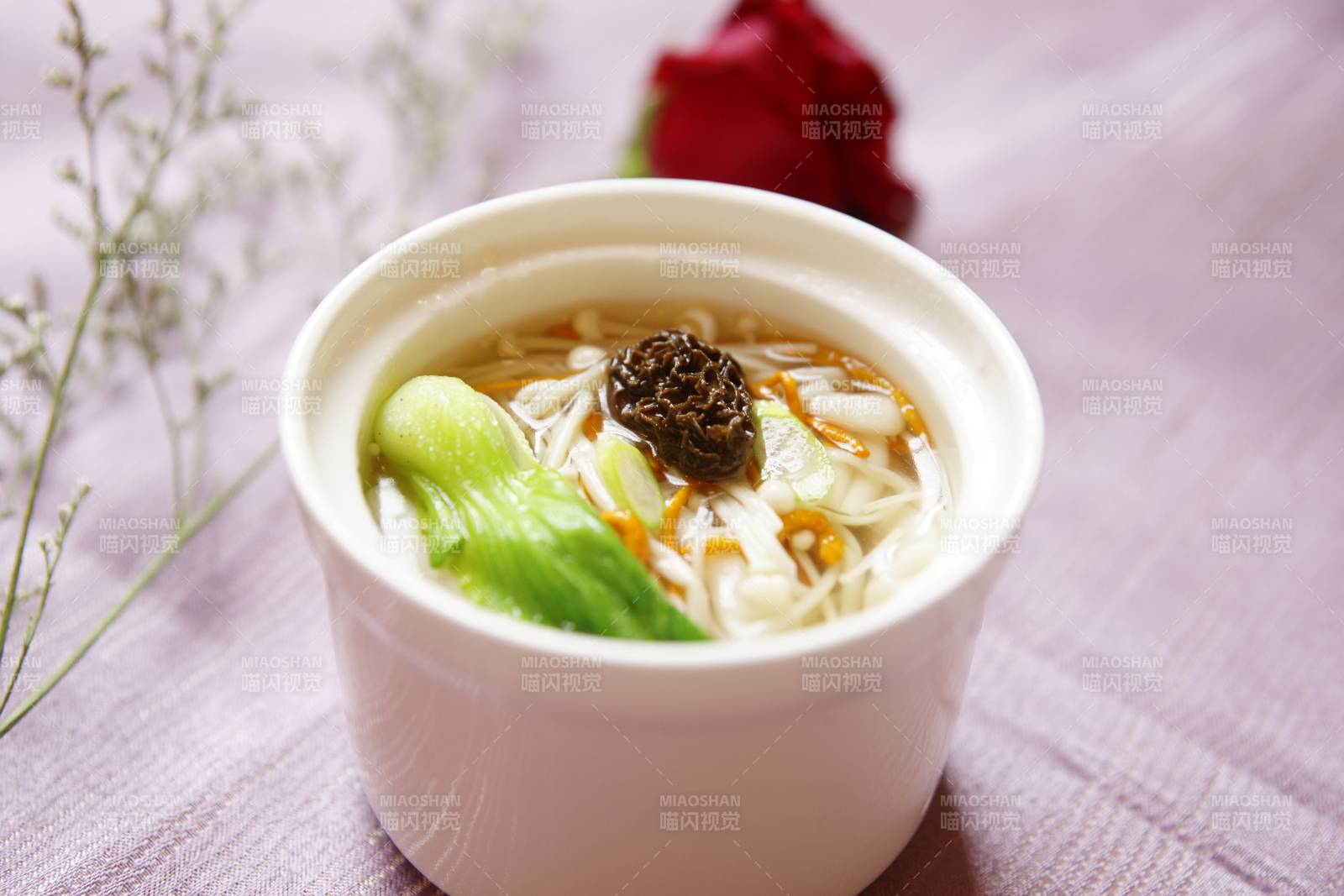 一碗清汤面图片