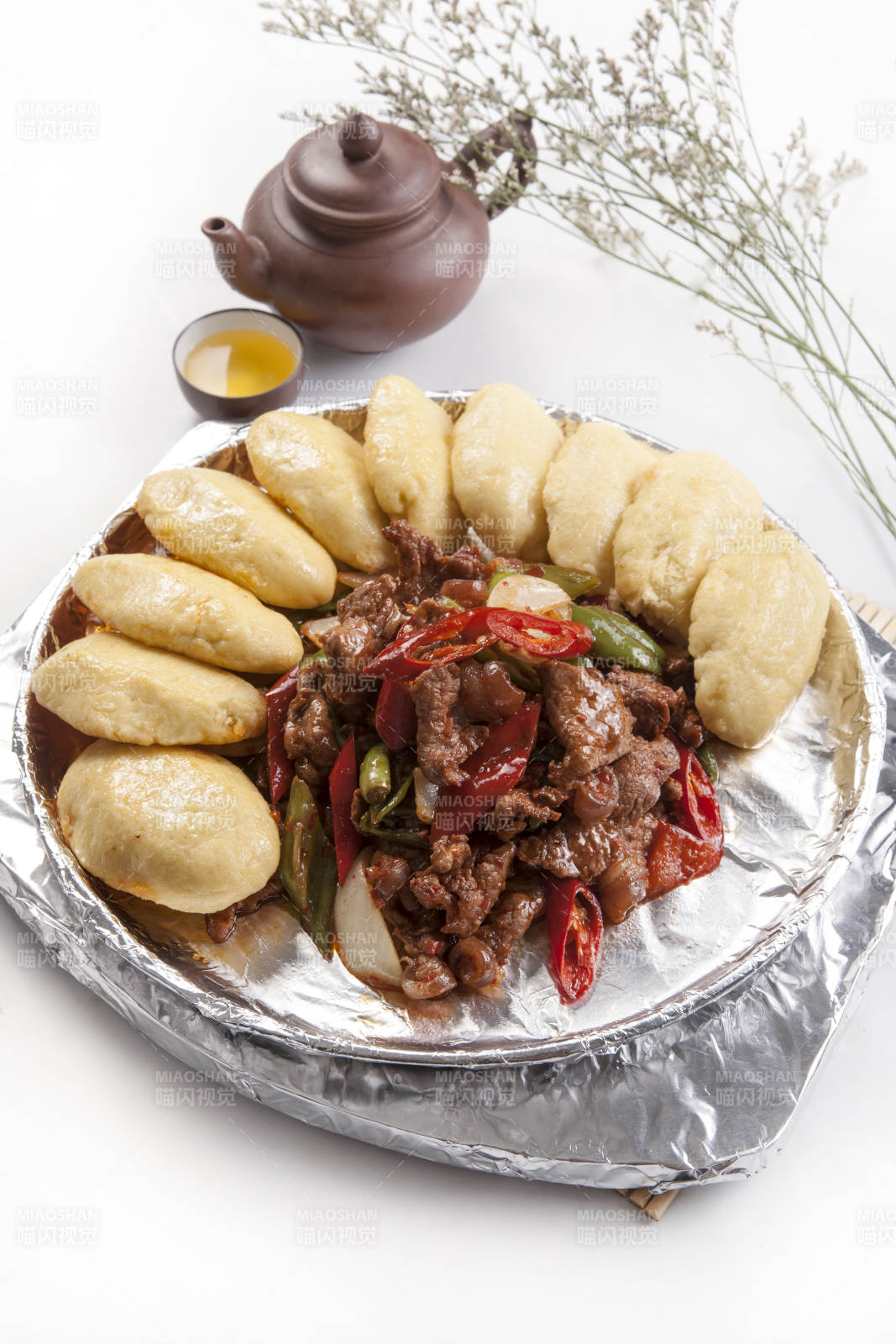 香辣牛肉配馍图片