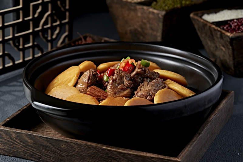 香辣炖肉配土豆图片