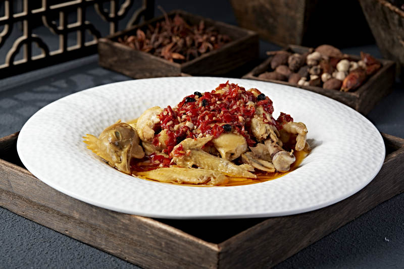 香辣鸡块配辣椒酱图片