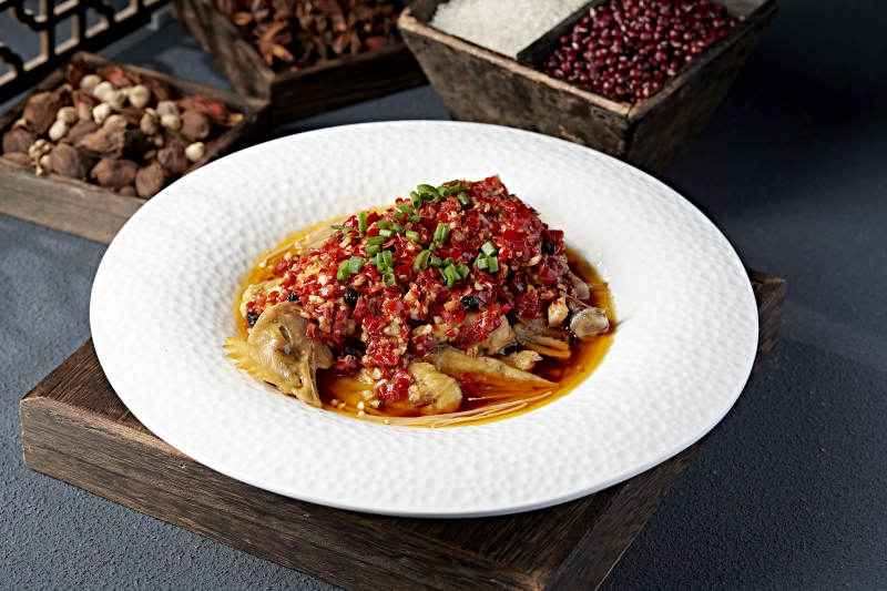 香辣鸡爪配青葱图片