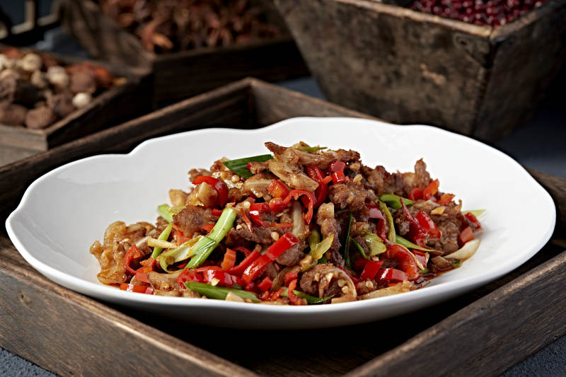 辣炒牛肉配青红椒图片