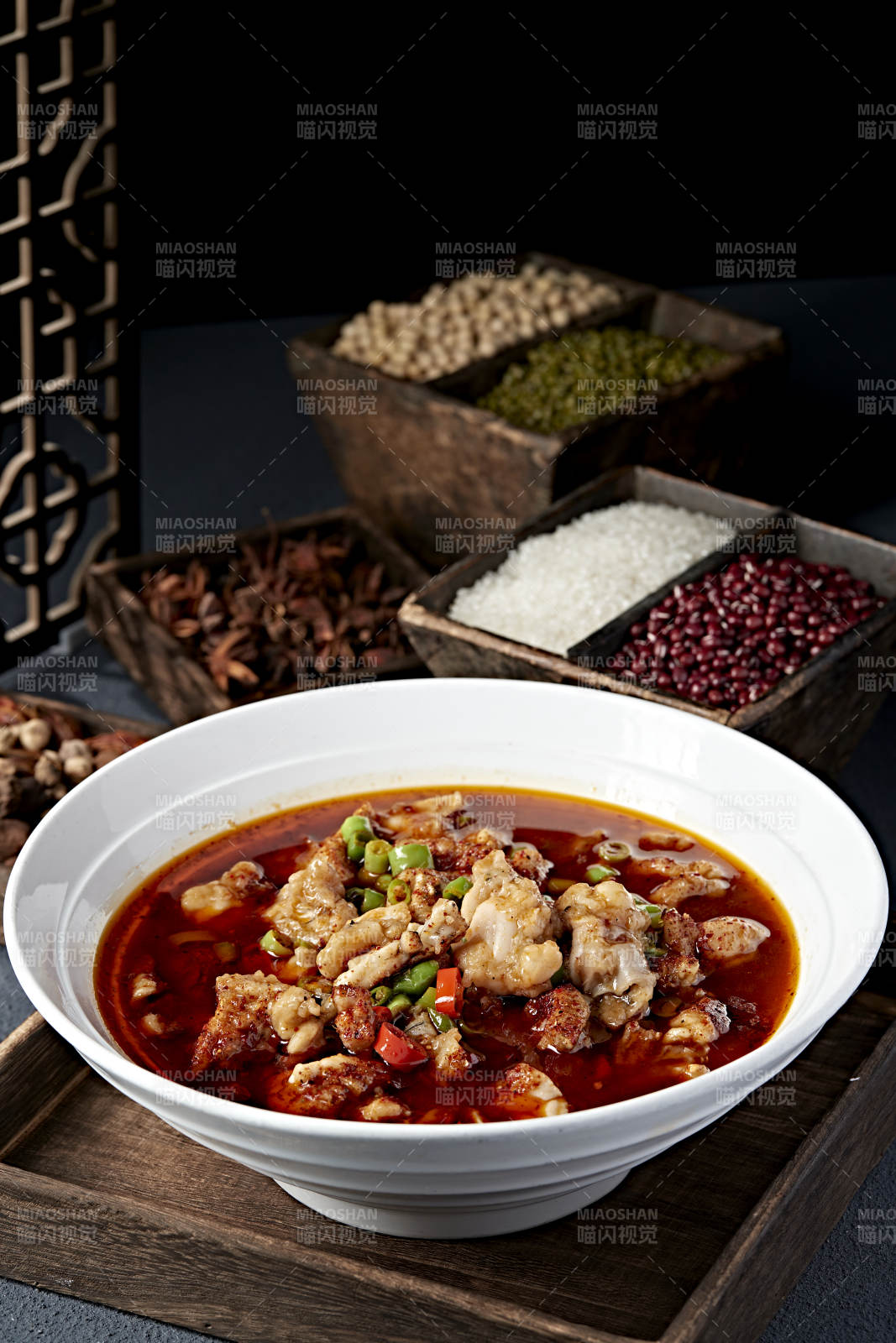 麻辣鲜香鸡爪煲图片