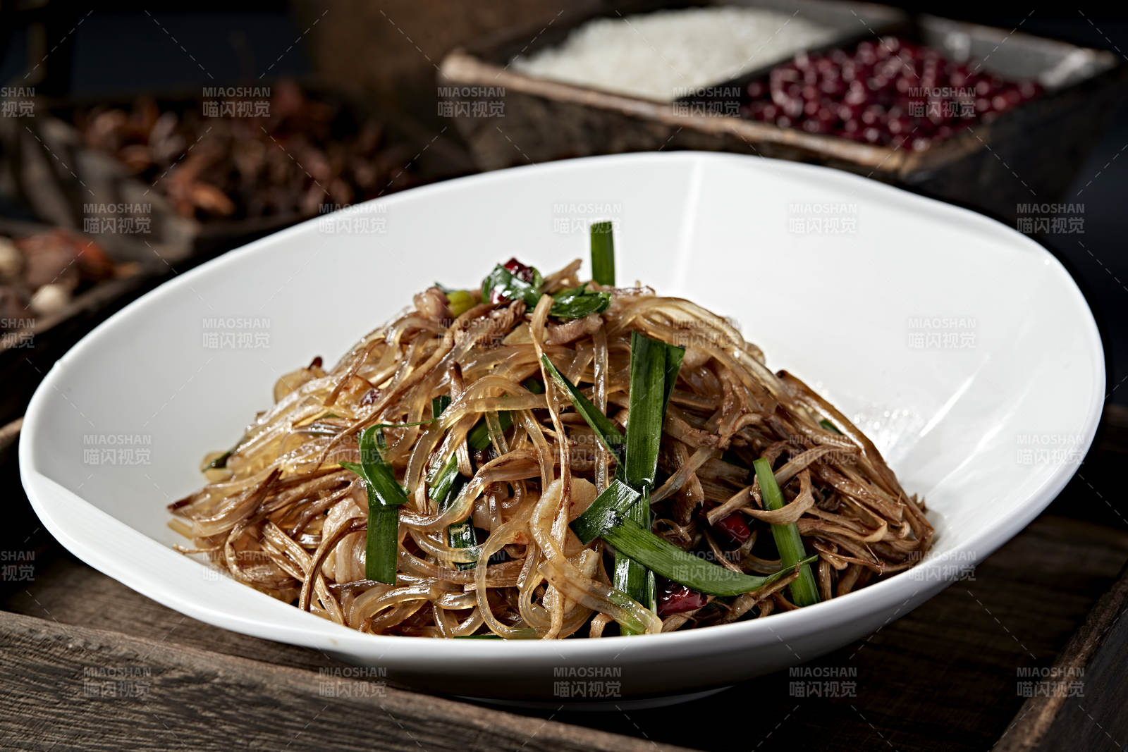 炒面配青葱图片