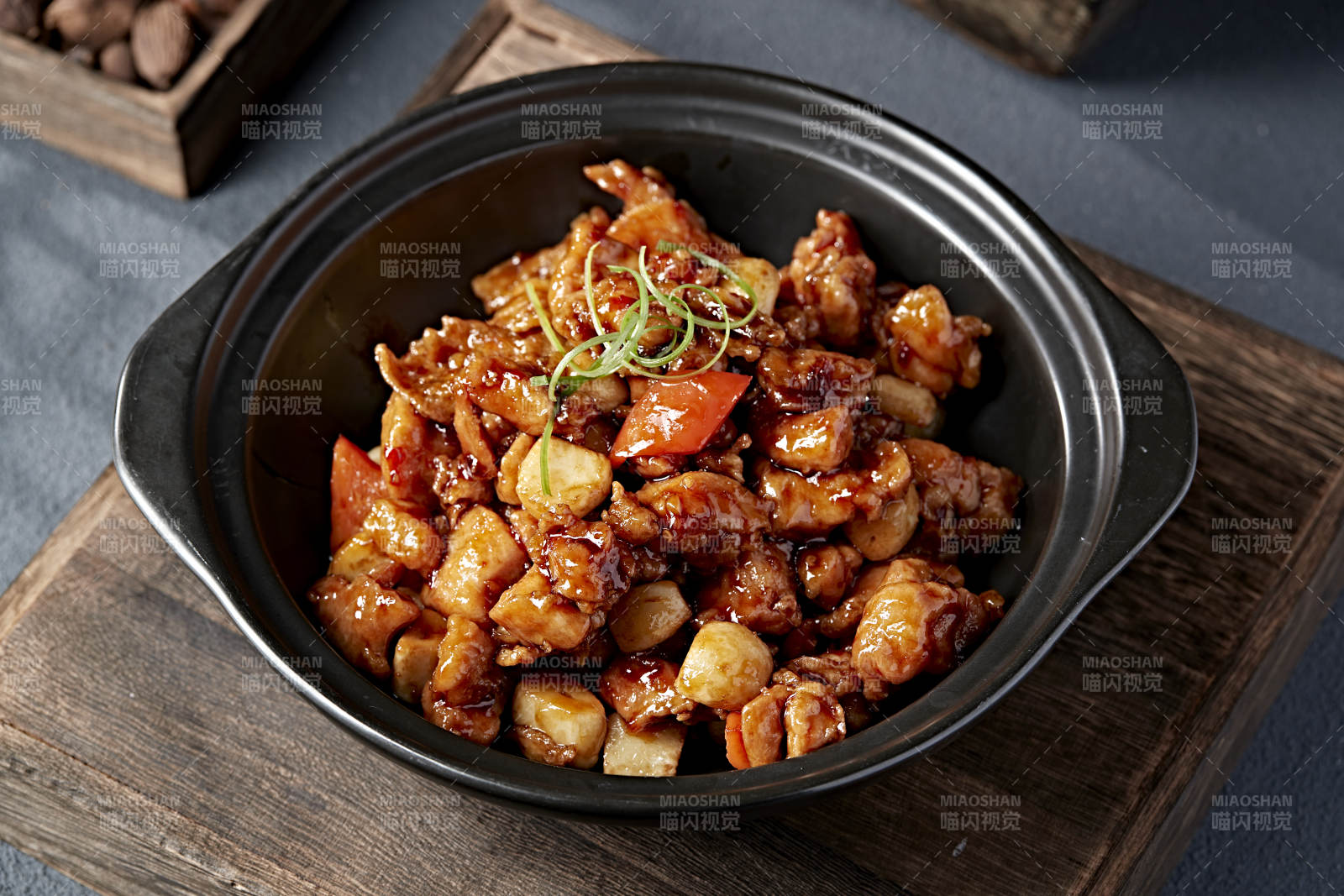 香辣鸡块煲图片