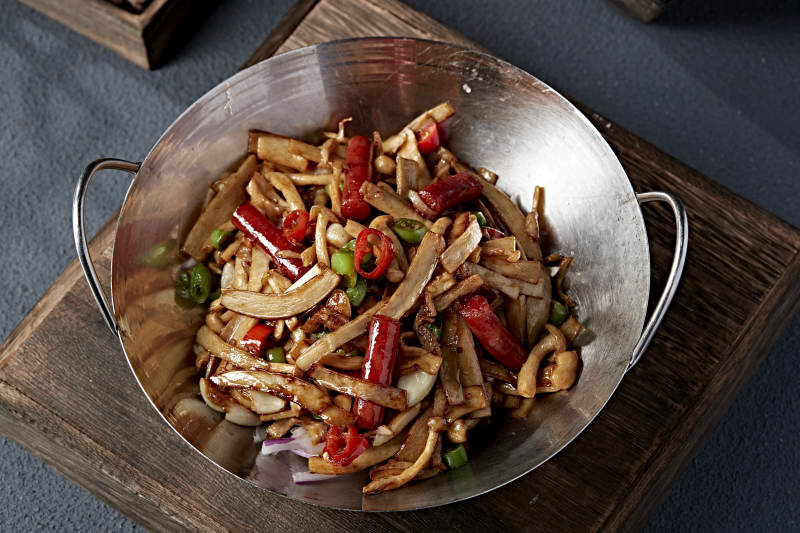 铁锅炒鱿鱼图片