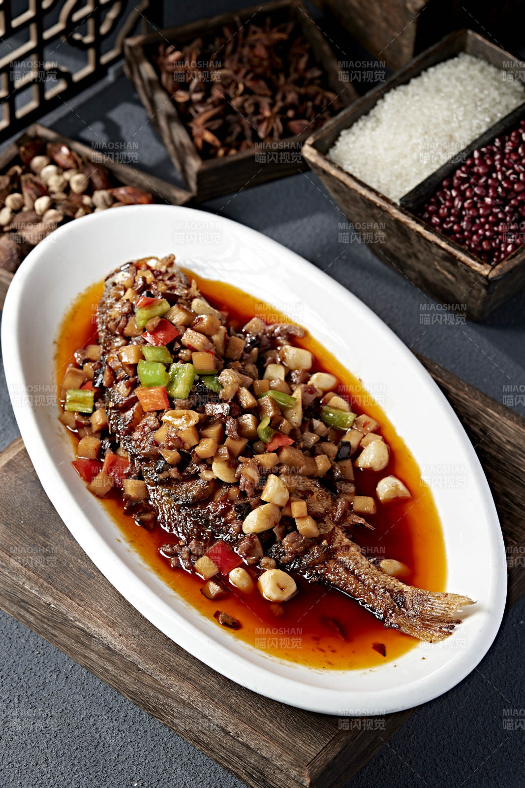 香辣红烧鱼图片