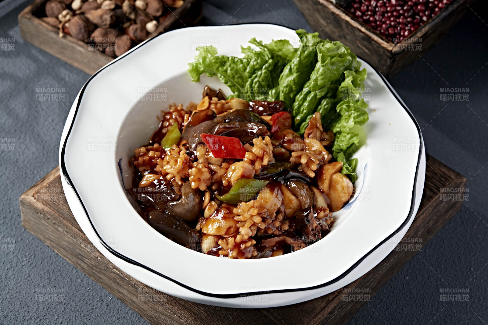 酱爆鱿鱼配蔬菜图片