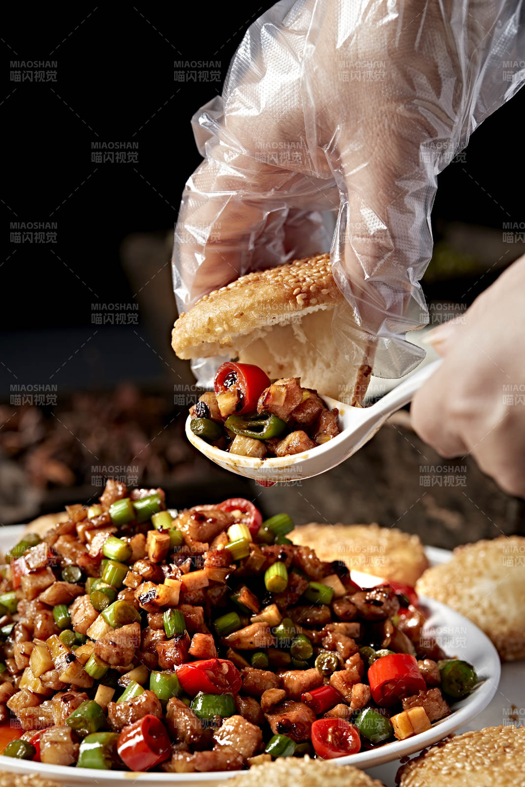 美味夹馍制作中图片