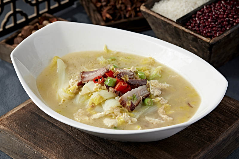 酸菜炖肉汤图片