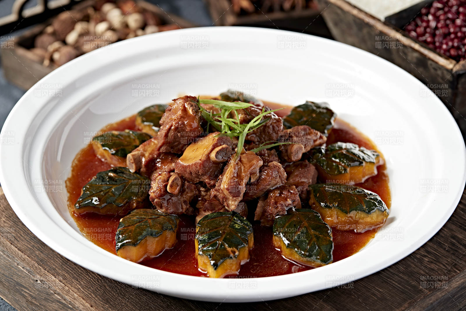 红烧排骨配荷叶图片