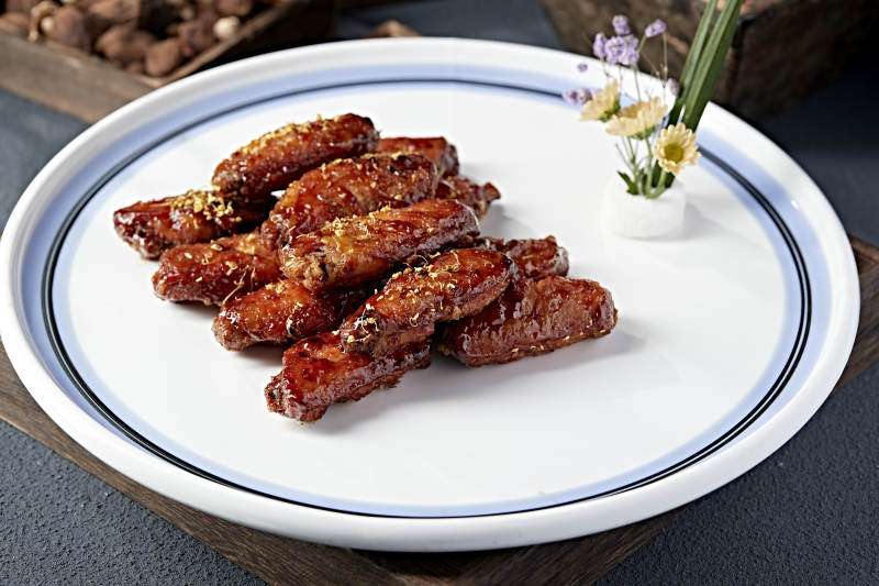 香辣鸡翅摆盘图片