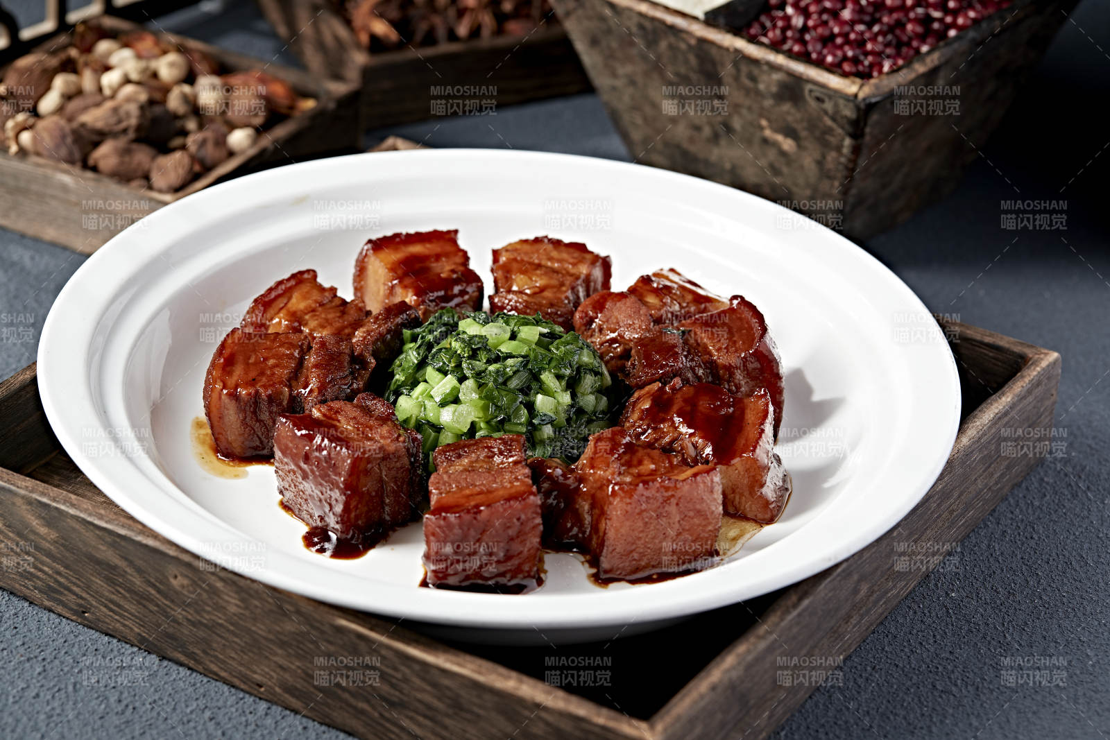 红烧肉配青菜图片