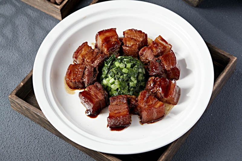 红烧肉配青菜图片