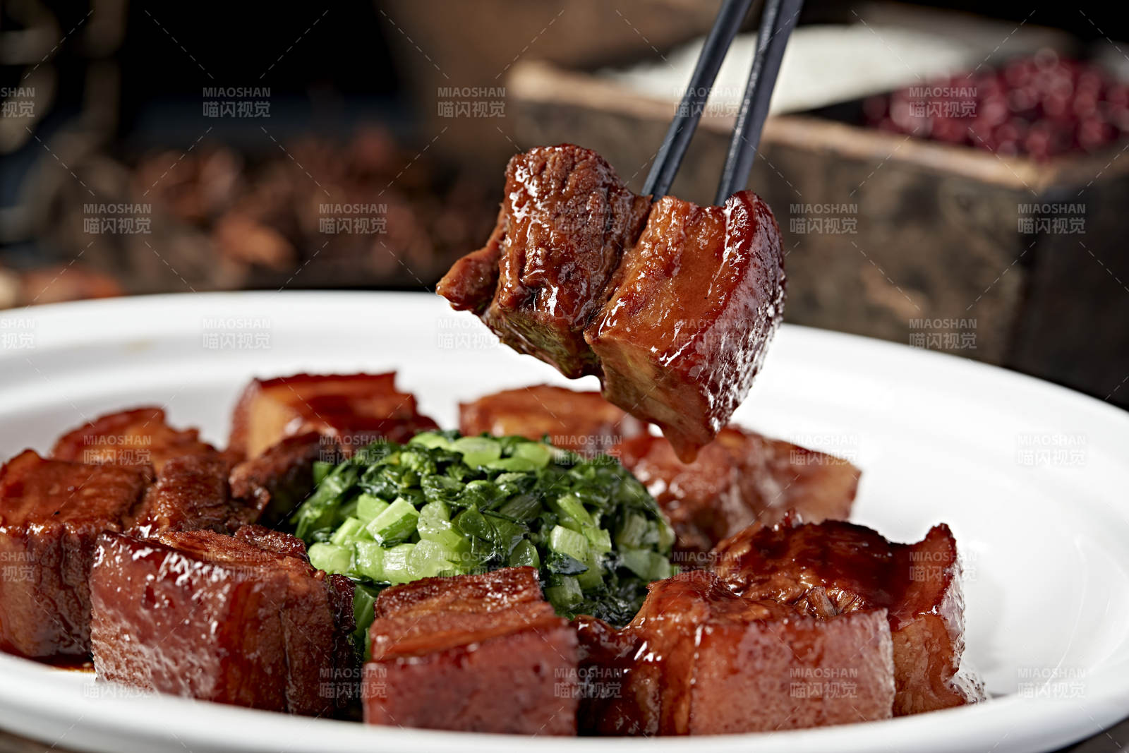 红烧肉配青菜图片