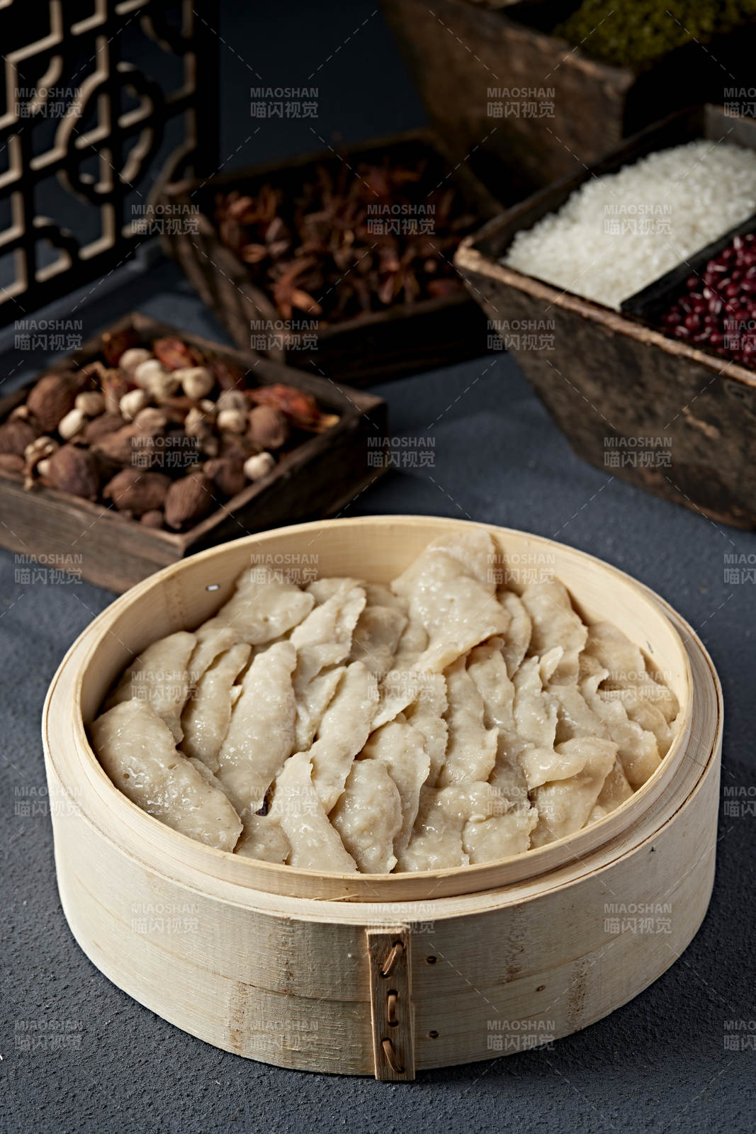 蒸饺配香料食材图片