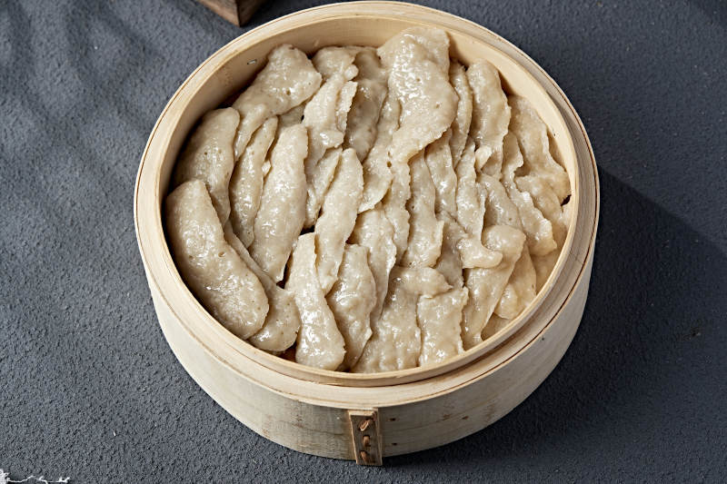 蒸笼里的美味饺子图片