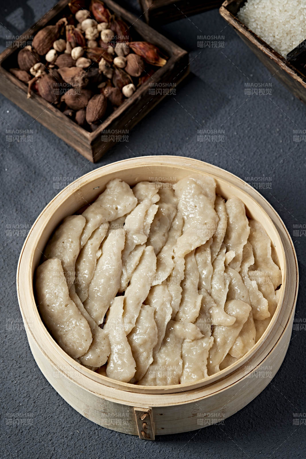 蒸笼里的米糕图片