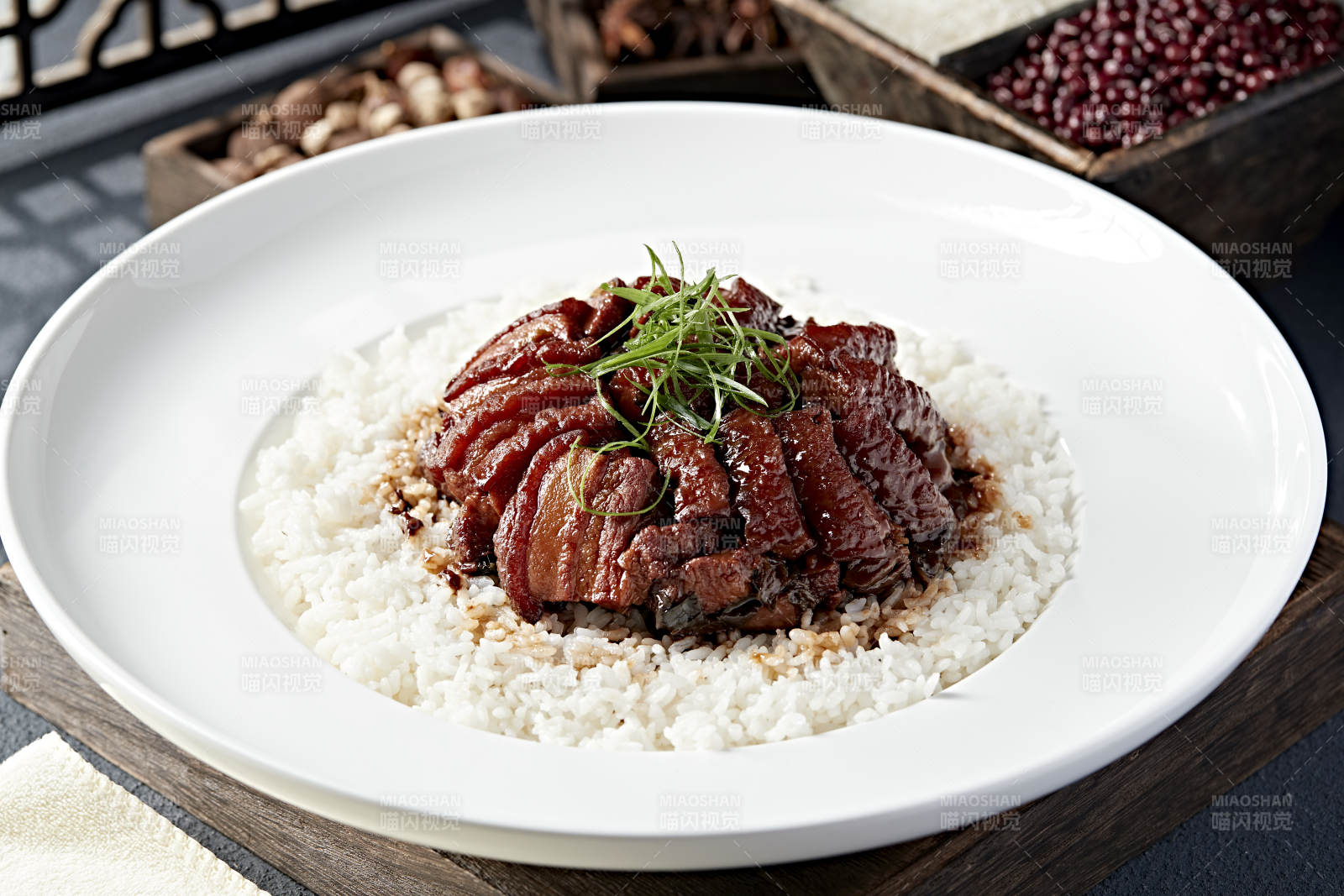 红烧扣肉捞白饭图片