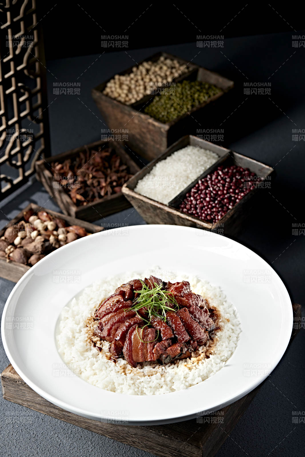 红烧扣肉捞白饭图片