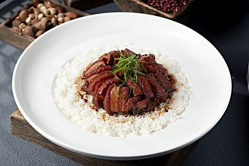 红烧扣肉捞白饭图片