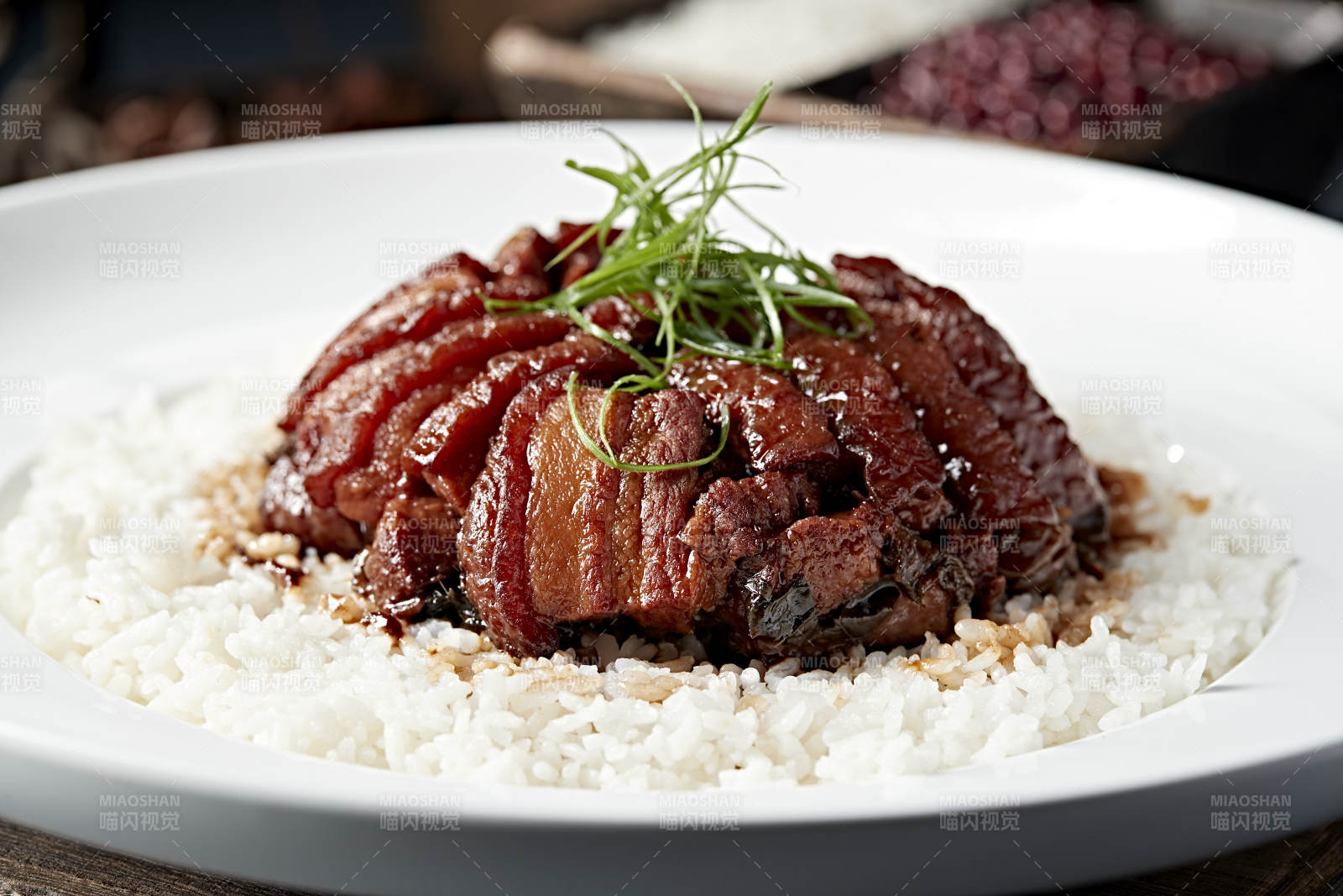 红烧扣肉捞白饭图片