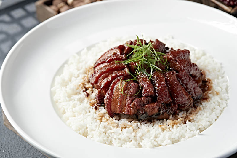 红烧扣肉捞白饭图片