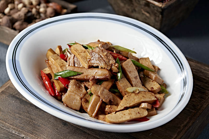 辣椒香干小炒五花肉图片