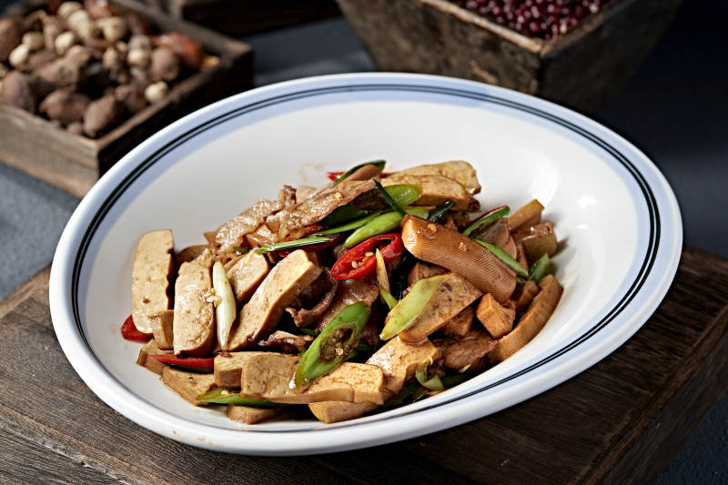 辣椒香干小炒五花肉图片