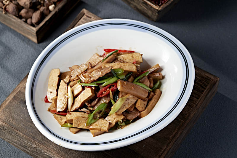 辣椒香干小炒五花肉图片