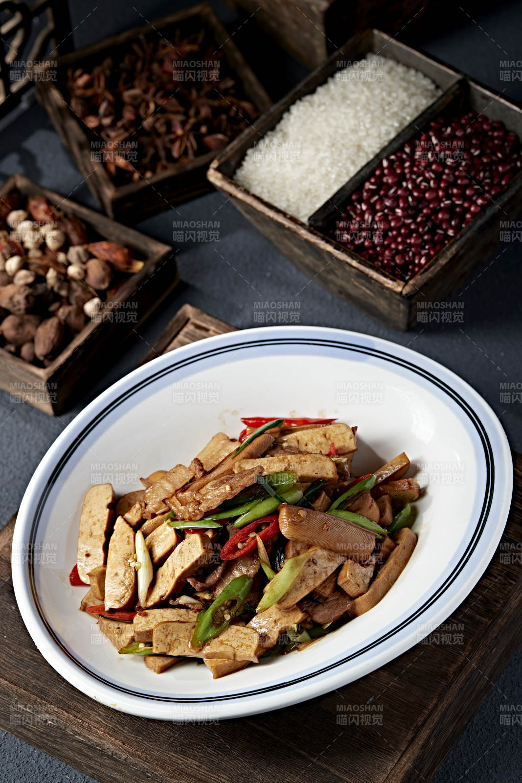 辣椒香干小炒五花肉图片