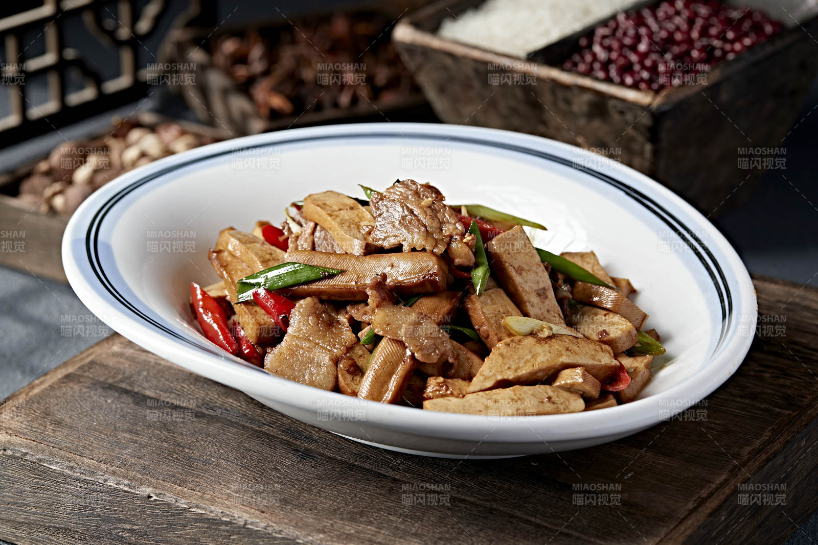 辣椒香干小炒五花肉图片